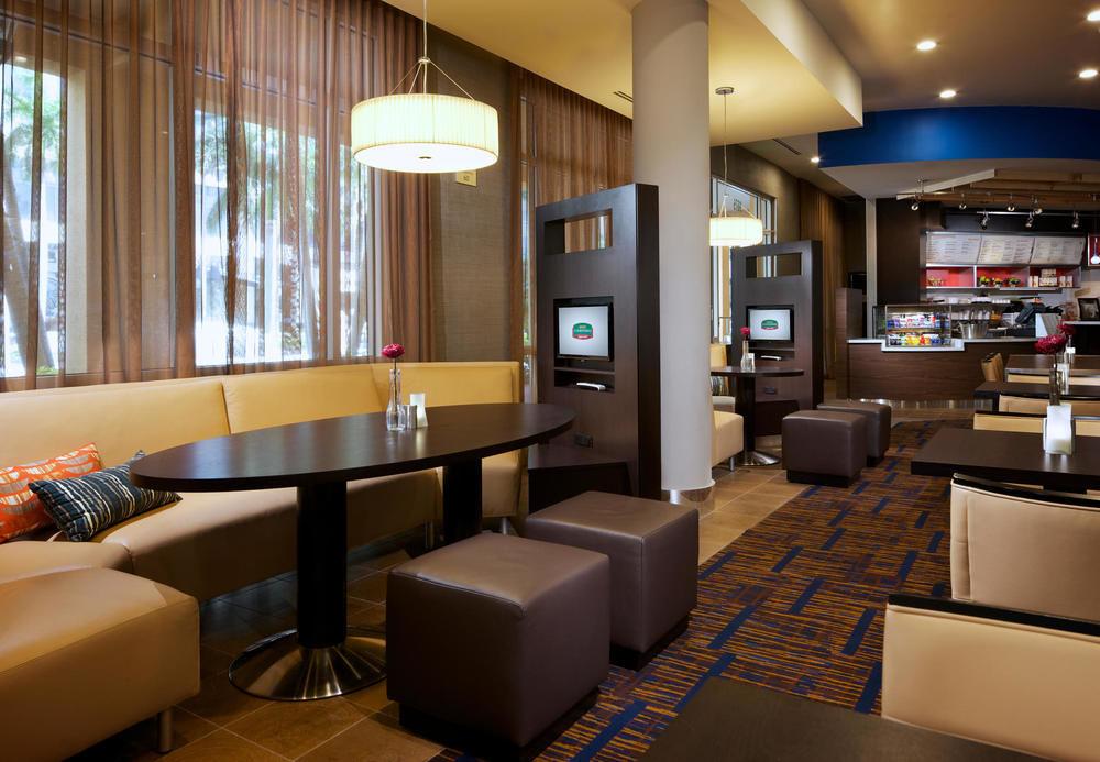 Отель Courtyard Miami Dadeland Glenvar Heights Экстерьер фото