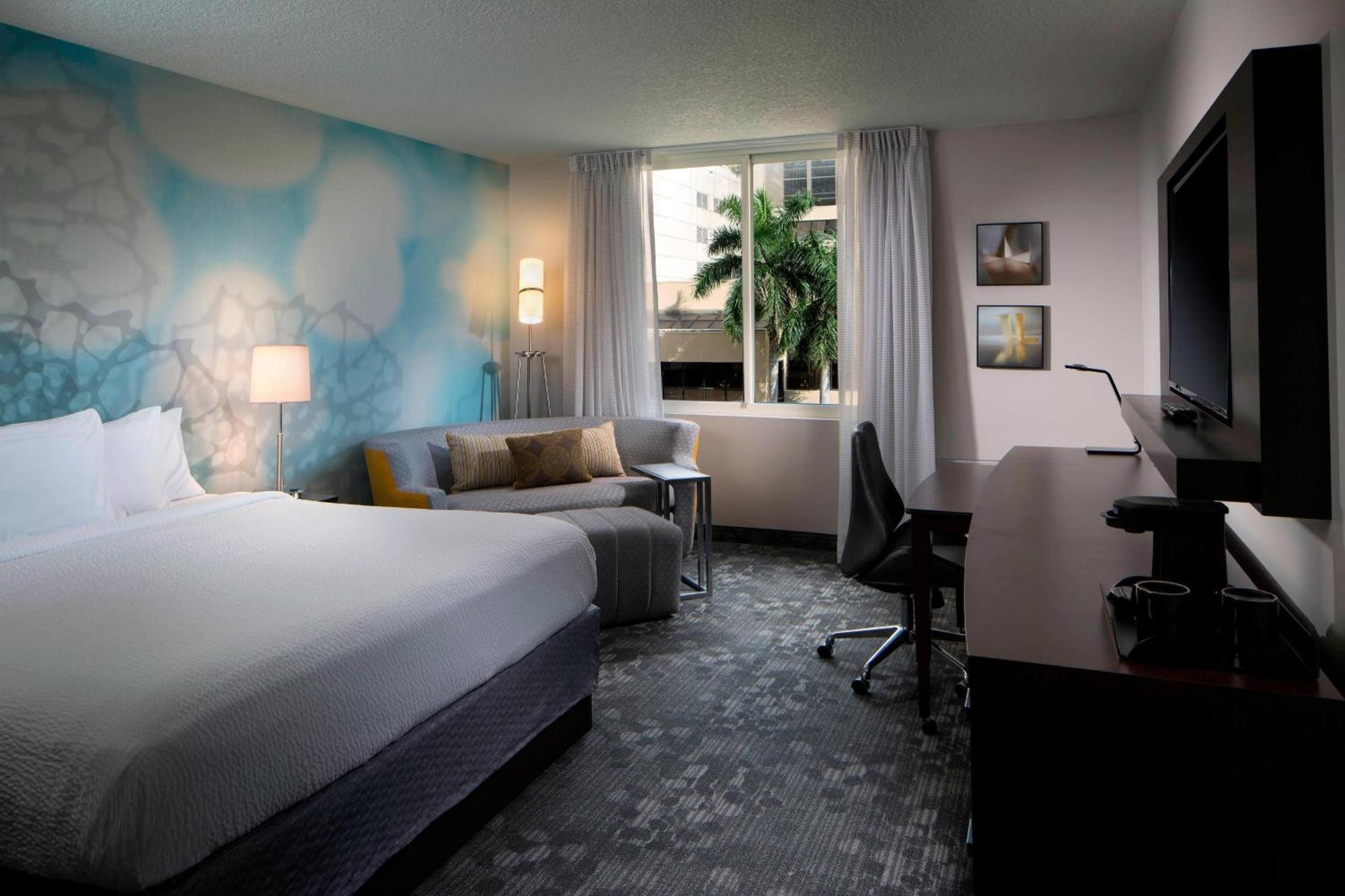 Отель Courtyard Miami Dadeland Glenvar Heights Экстерьер фото