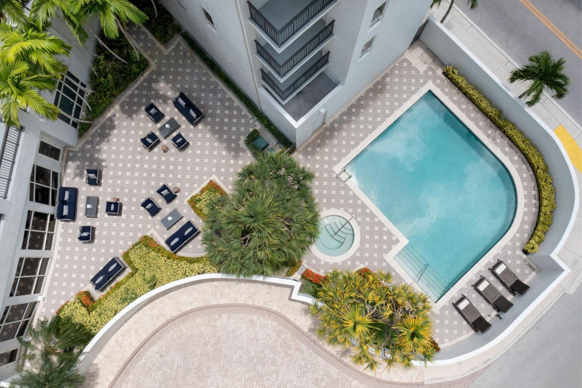 Отель Courtyard Miami Dadeland Glenvar Heights Экстерьер фото