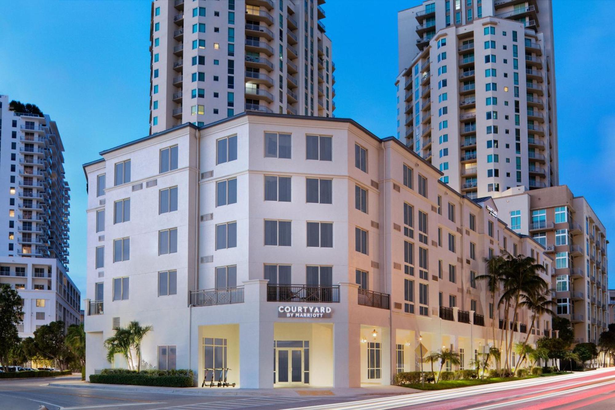 Отель Courtyard Miami Dadeland Glenvar Heights Экстерьер фото