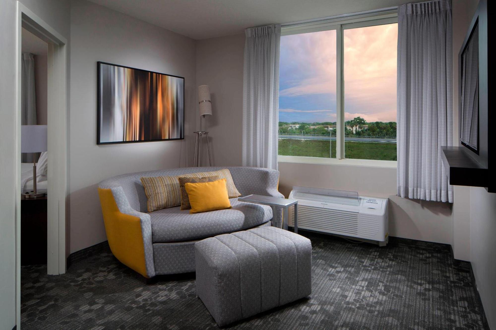 Отель Courtyard Miami Dadeland Glenvar Heights Экстерьер фото