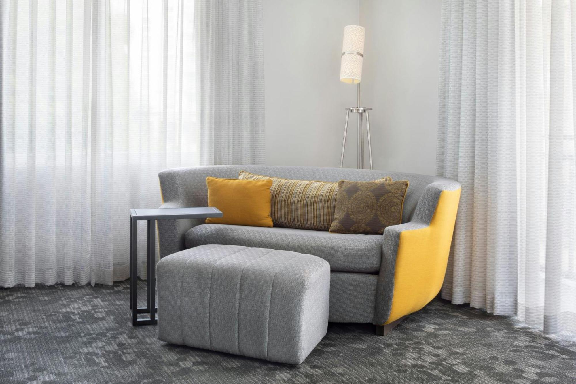 Отель Courtyard Miami Dadeland Glenvar Heights Экстерьер фото