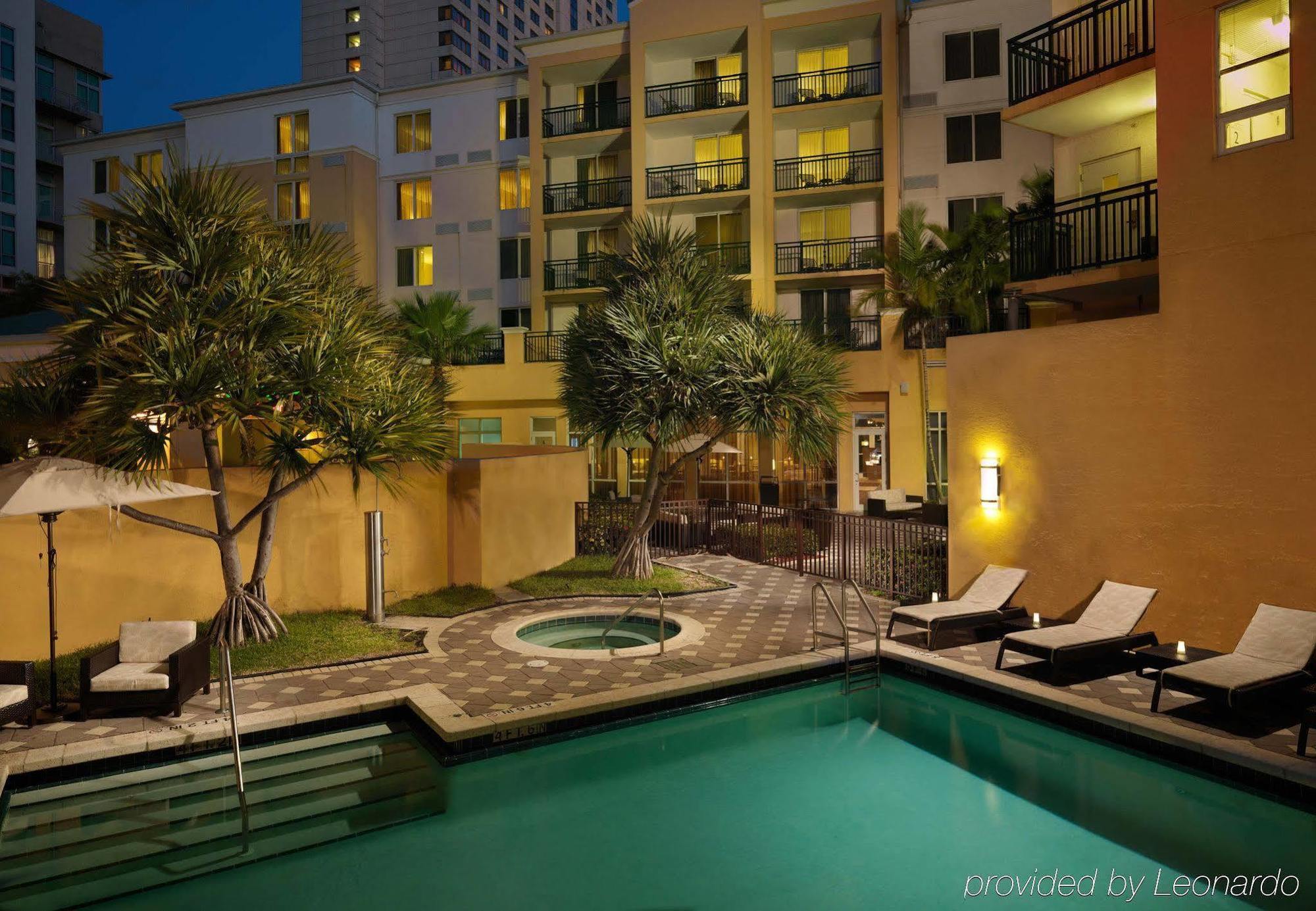 Отель Courtyard Miami Dadeland Glenvar Heights Экстерьер фото